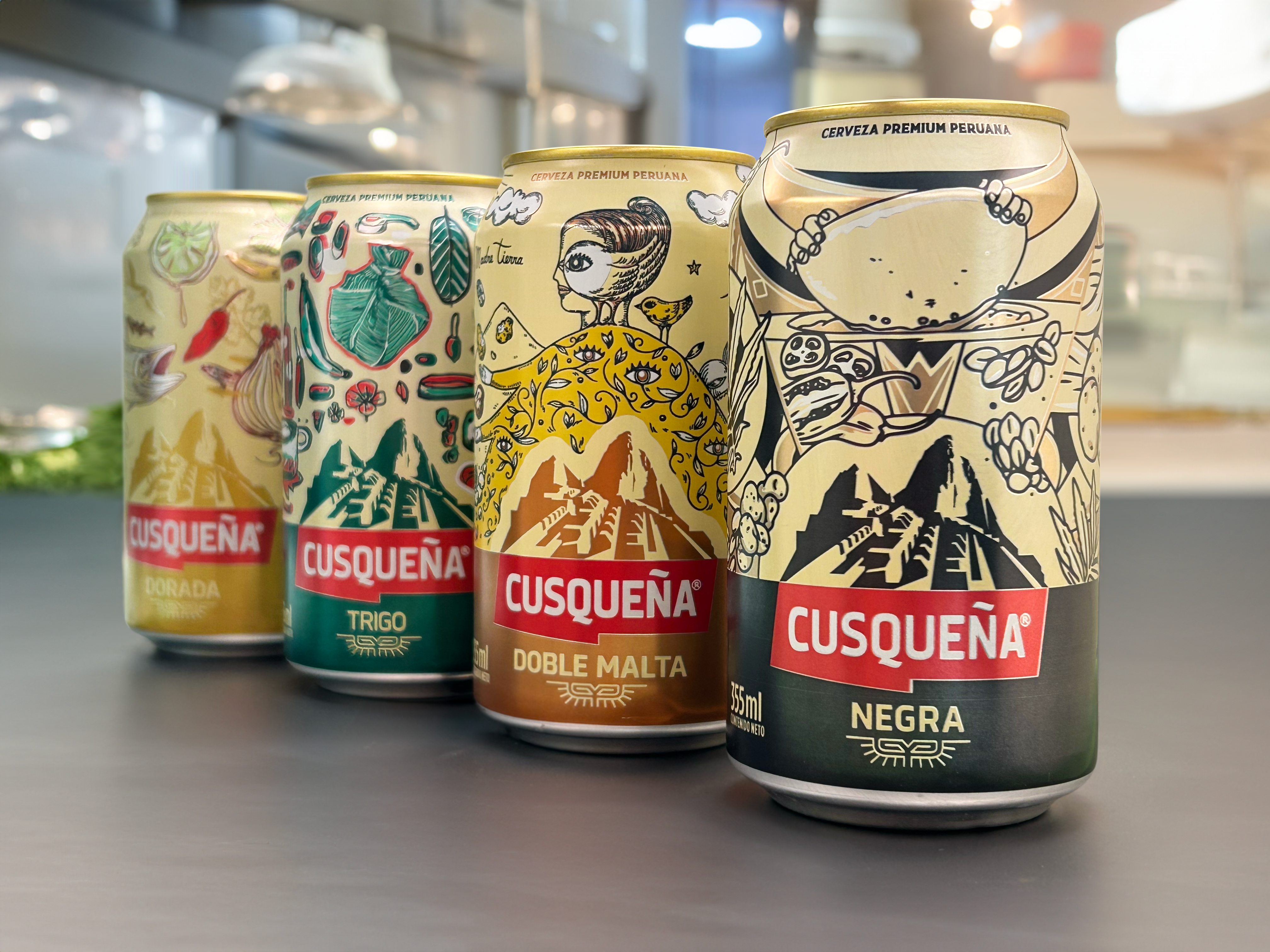 Latas de edición limitada para Cusqueña. Por Fito Espinoza, Laura Cuadros, Eduardo Tokeshi y Fiasco.